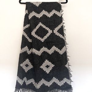 Aritzia - Wilfred - Diamond Mosaic 100% Wool Scarf